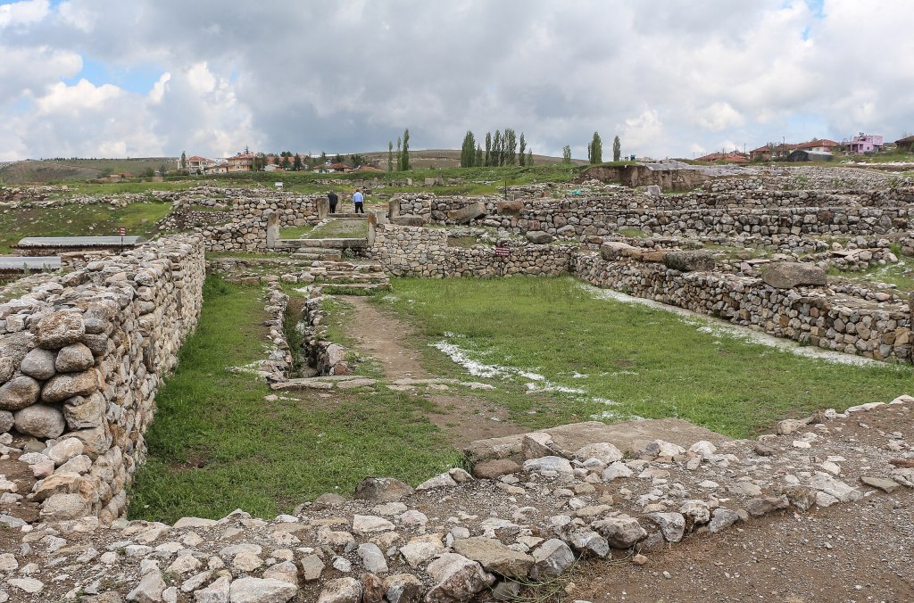 Ruins of the ancient mound at Alaca Höyük in Turkey, an archaeological site with Copper Age and later remains.